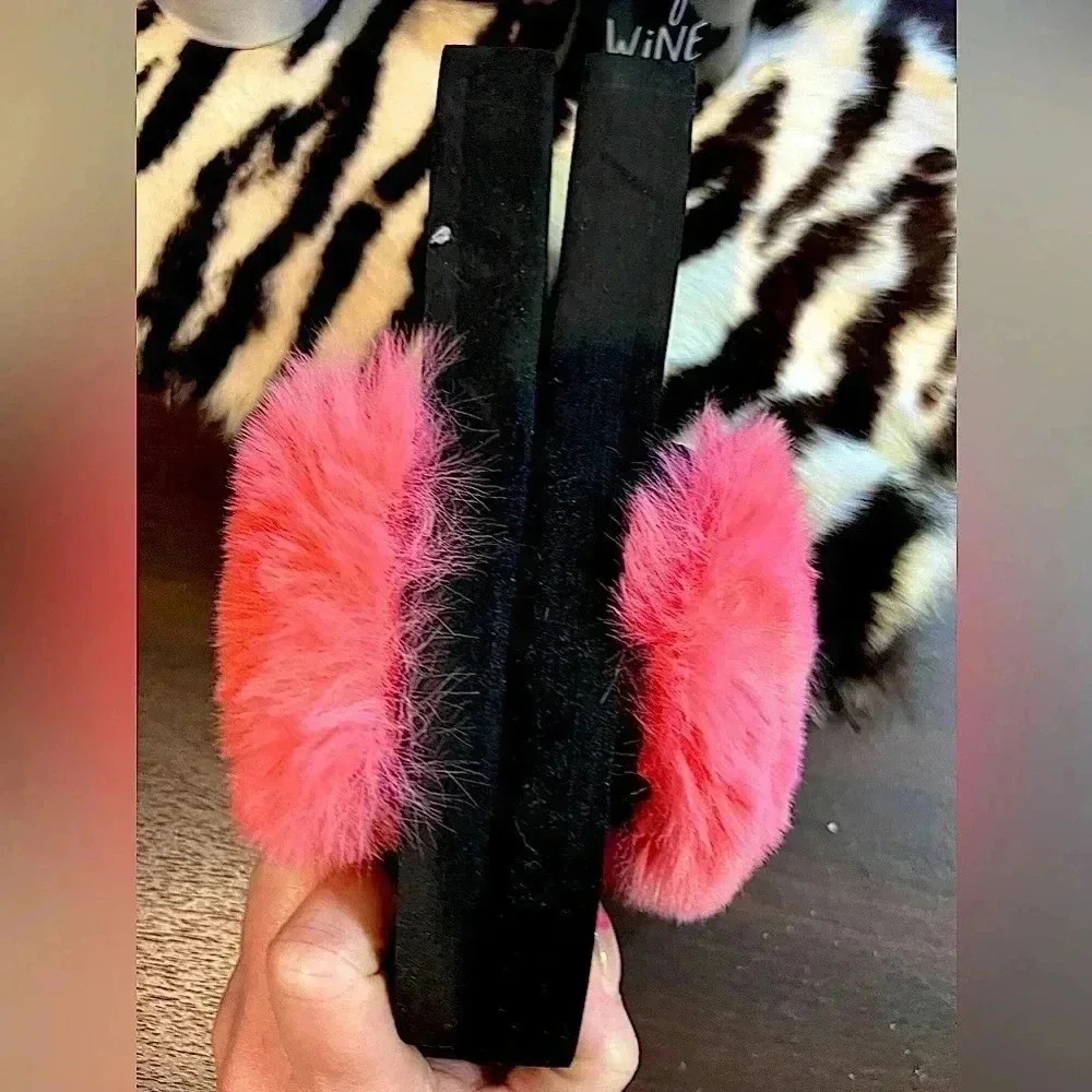 🤑 Cute Fuzzy Flip Flop Slippers - Brand New - Picture 6 of 11
